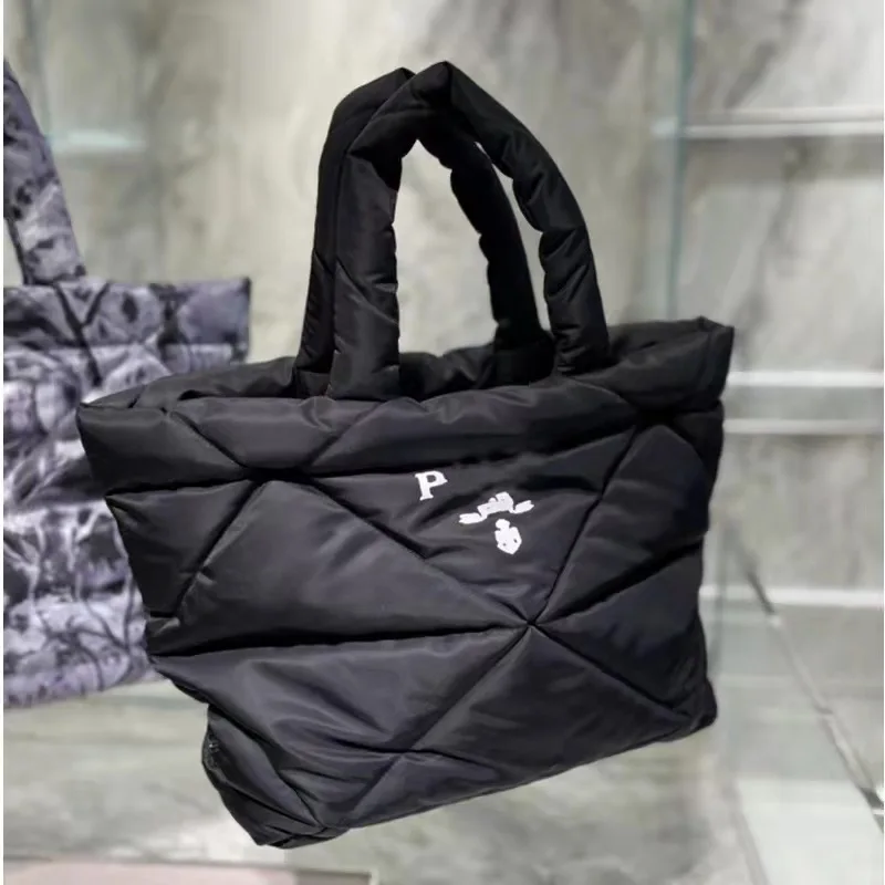 New Design Soft Hot SellingWearable eiderdown bag High Quality Heat Resistant Luxury  puffer tote bag