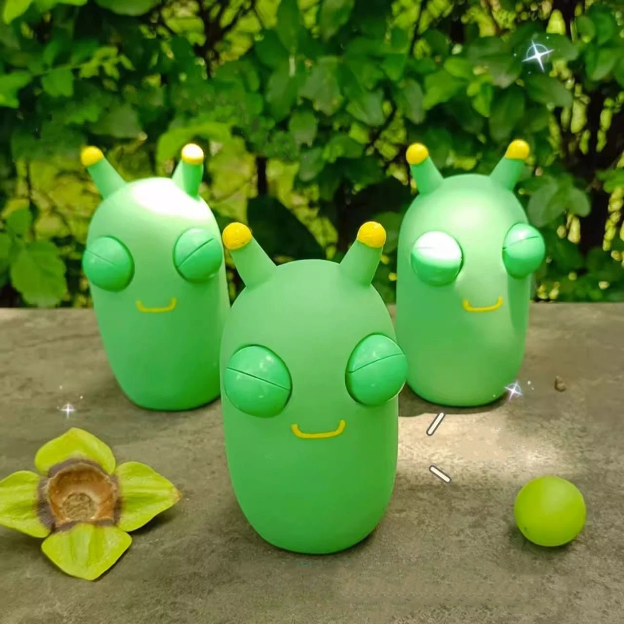Funny Green Eye Bouncing Grass Worm Pinch Toy Popping Worms Squeeze Novelty Pop Sensory Stress Relief Fidget Toys for Adults Kid