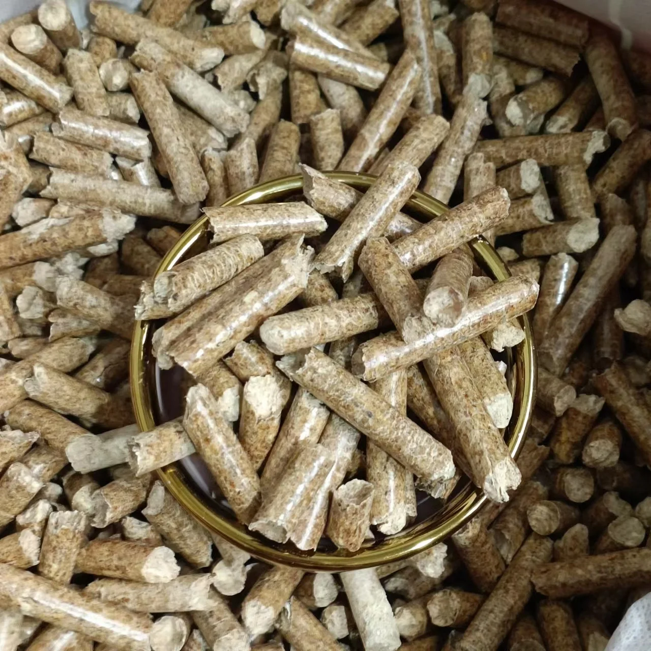 Selling High Quality En Plus-a1 6mm/8mm Fir Pine Beech Wood/Bamboo Pellets In 15kg Bags For Heating