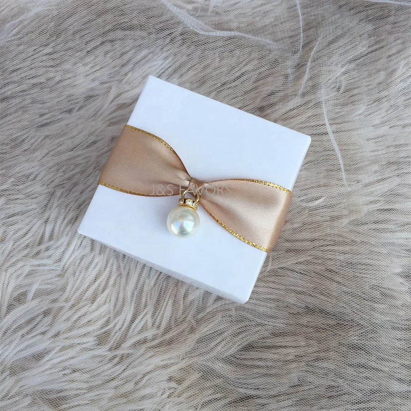 
New Arrival customized small White Folding Paper wedding candy boxes wholesale favor gift box for guests 