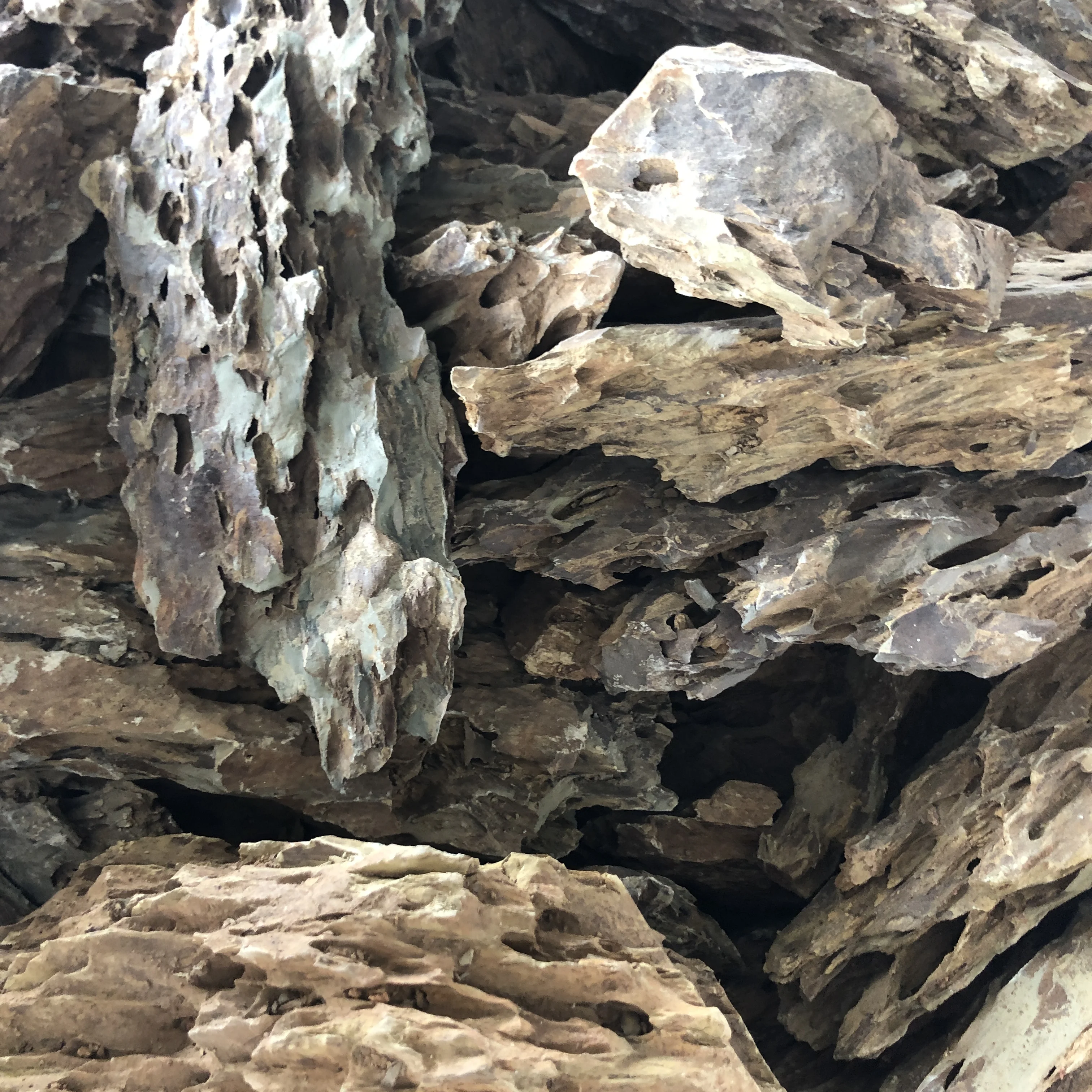 Factory direct wholesale landscape rock fish tank rock aquarium decoration dragon stone