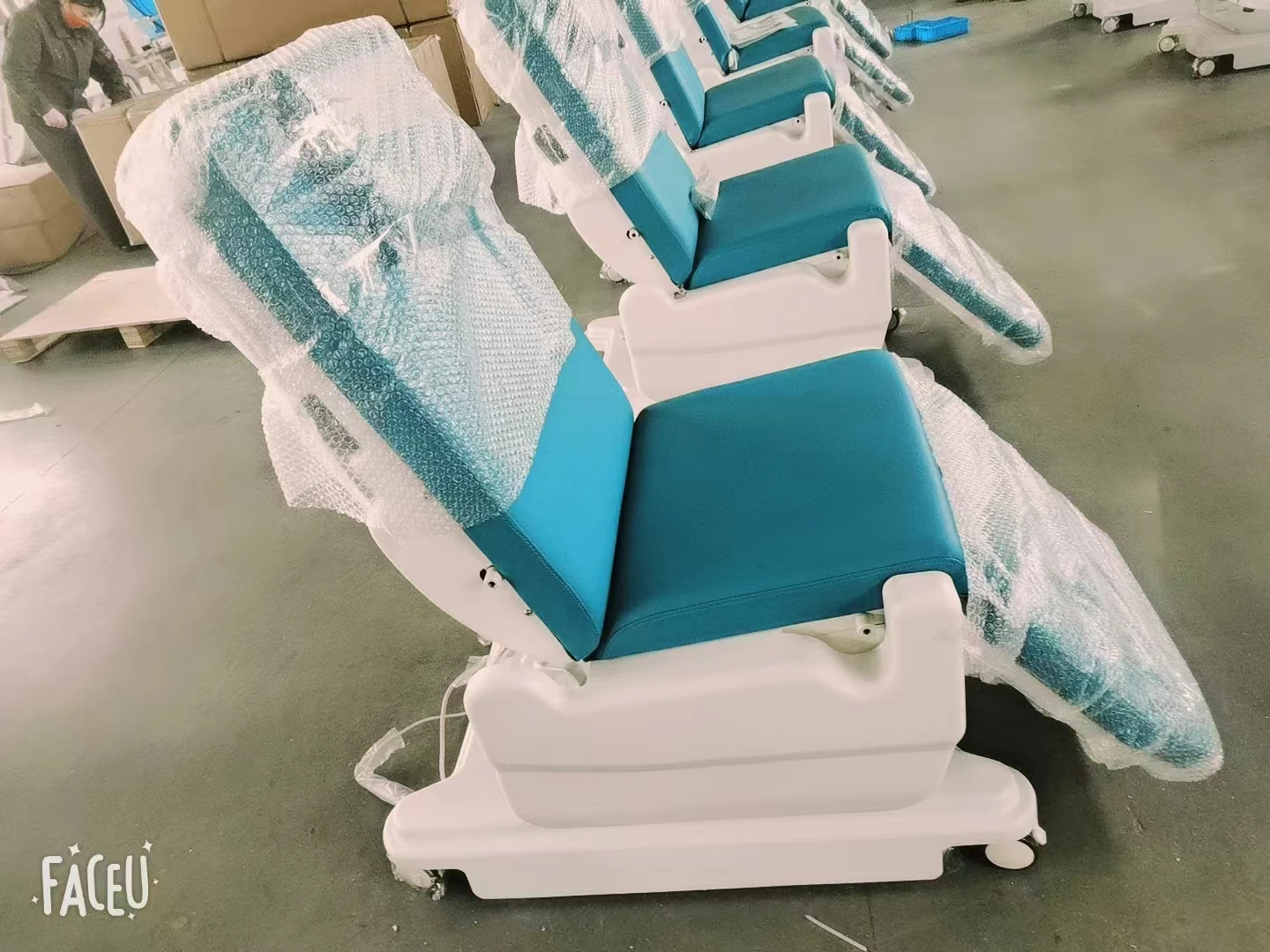 FLOWER MEDICAL Blood Donation Medical Chair Treatment Electric Recliner Hemodialysis Dialysis Chair manufacturer