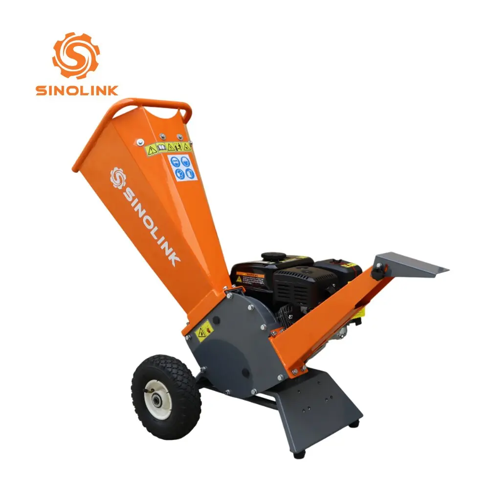 Lightweight and small gasoline wood chip crusher