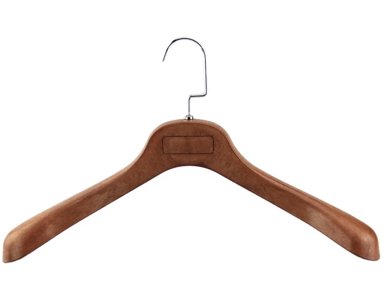 Special wood grain plastic suits and heavy coat hangers with logo