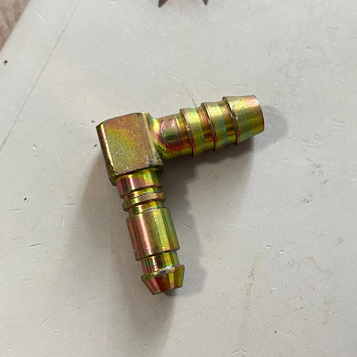 Quick insert pump connector Quick insert nylon tube quick insert truck brake master pump connector iron hydraulic connector