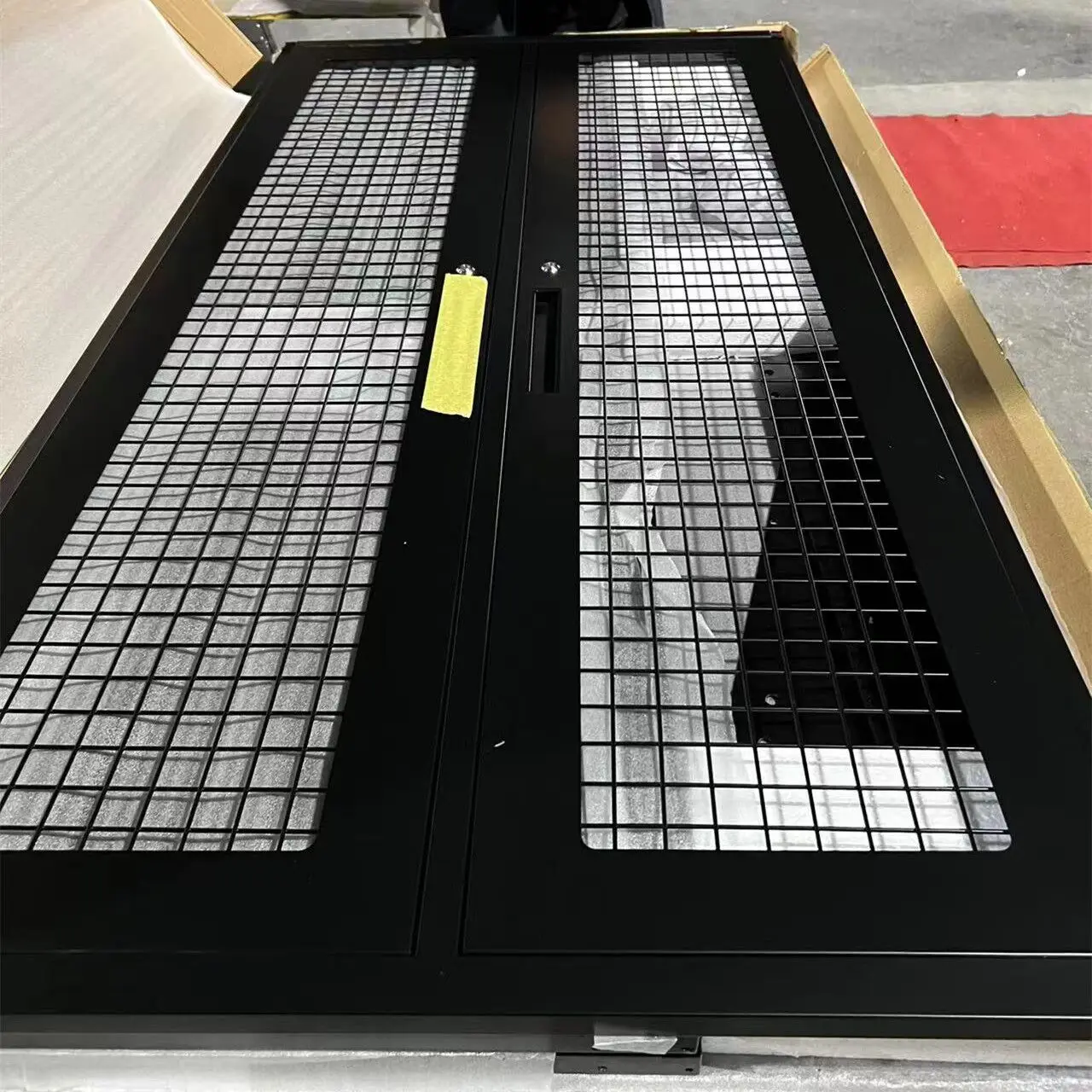 Специальные шкафчики из проволочной сетки с замком шкафчик