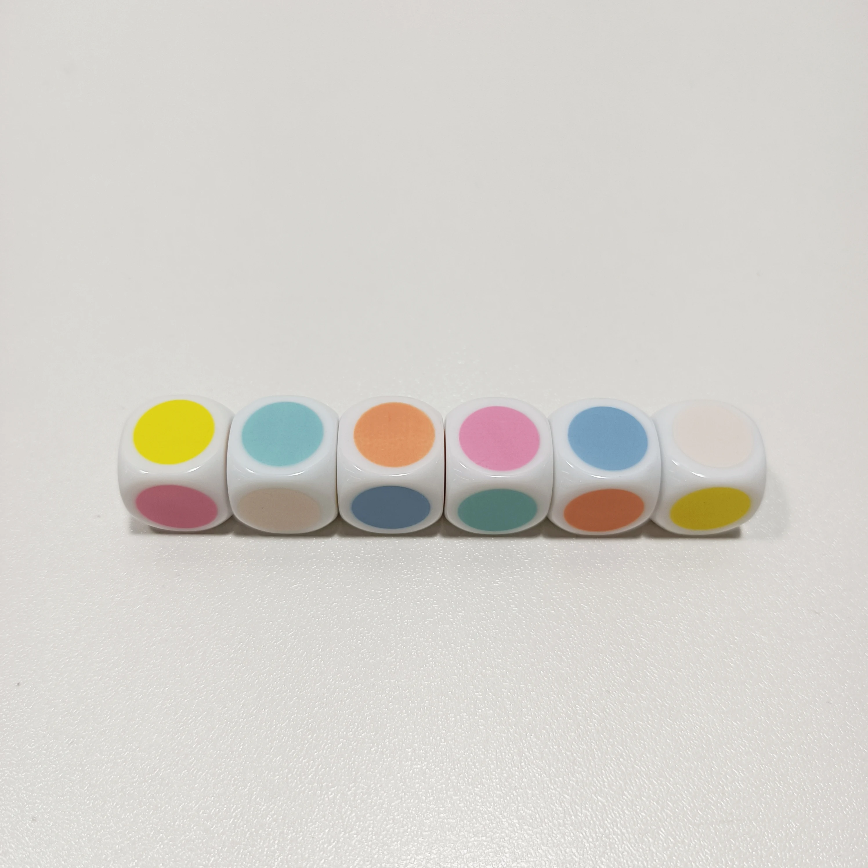 Custom High-end Quality Dice Game With Colored Dots Dice and Tube