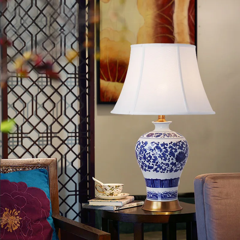 Hot Sale Chinese Hand Made Blue And White Ceramic Table Lamp With Copper Base