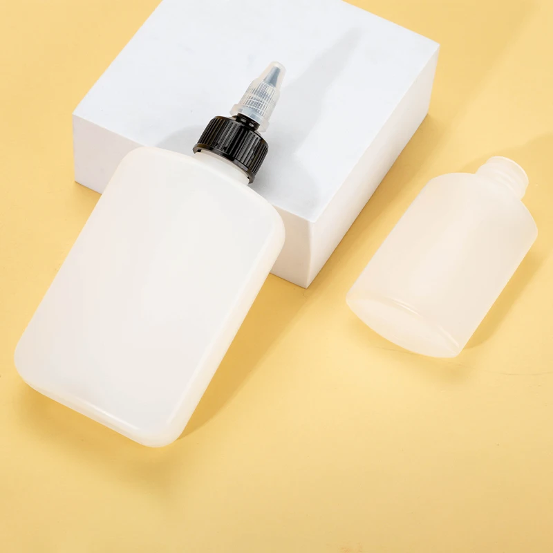 Translucent Plastic Sharp-nosed Flat Bottle Squeeze Bottle Sauce Food Grade Plastic Squeeze Bottle For Sauce