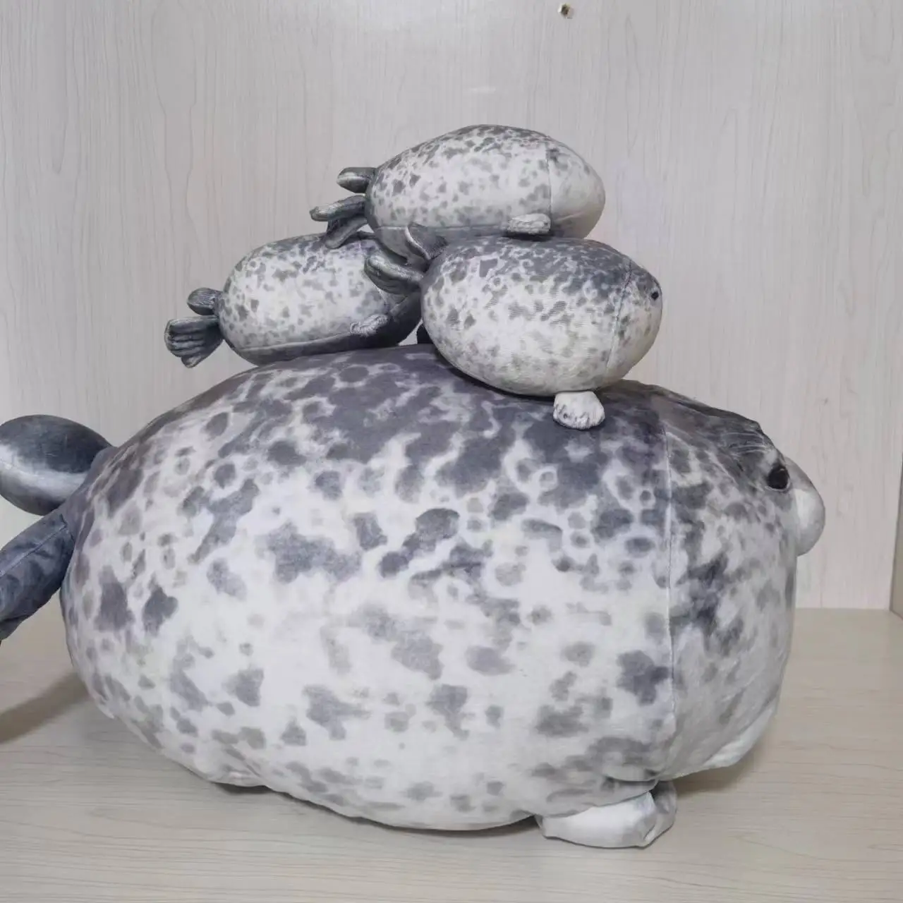 Newstar Seal Pillow Cute Seal Plush Toy with 4 Baby Seal Plushies in Her Tummy Cotton Stuffed Animals Gift for Kids