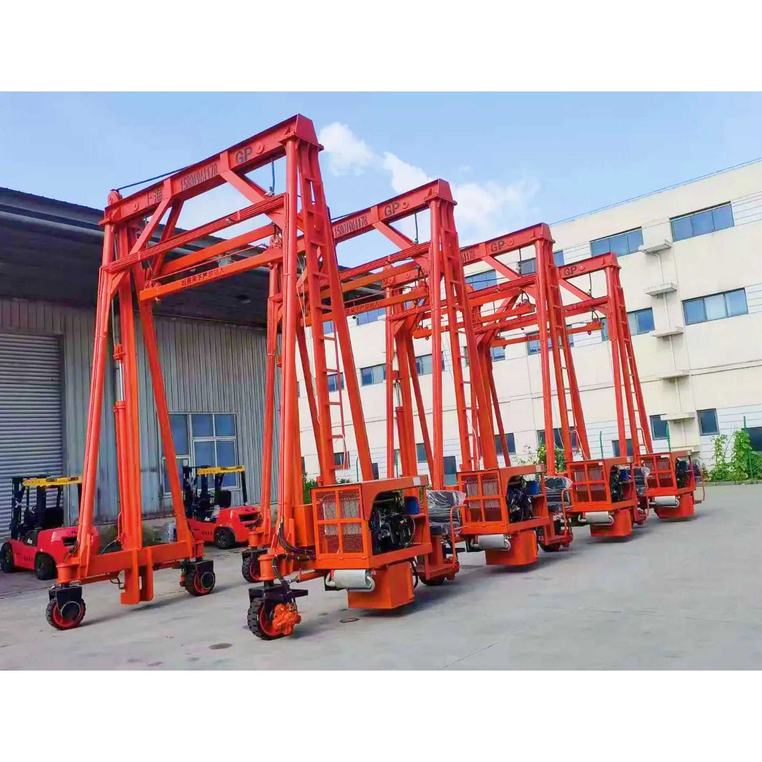 Port Mobile Crane For Large Ship Precast Concrete Container Rubber Tyre Straddle Carrier Crane