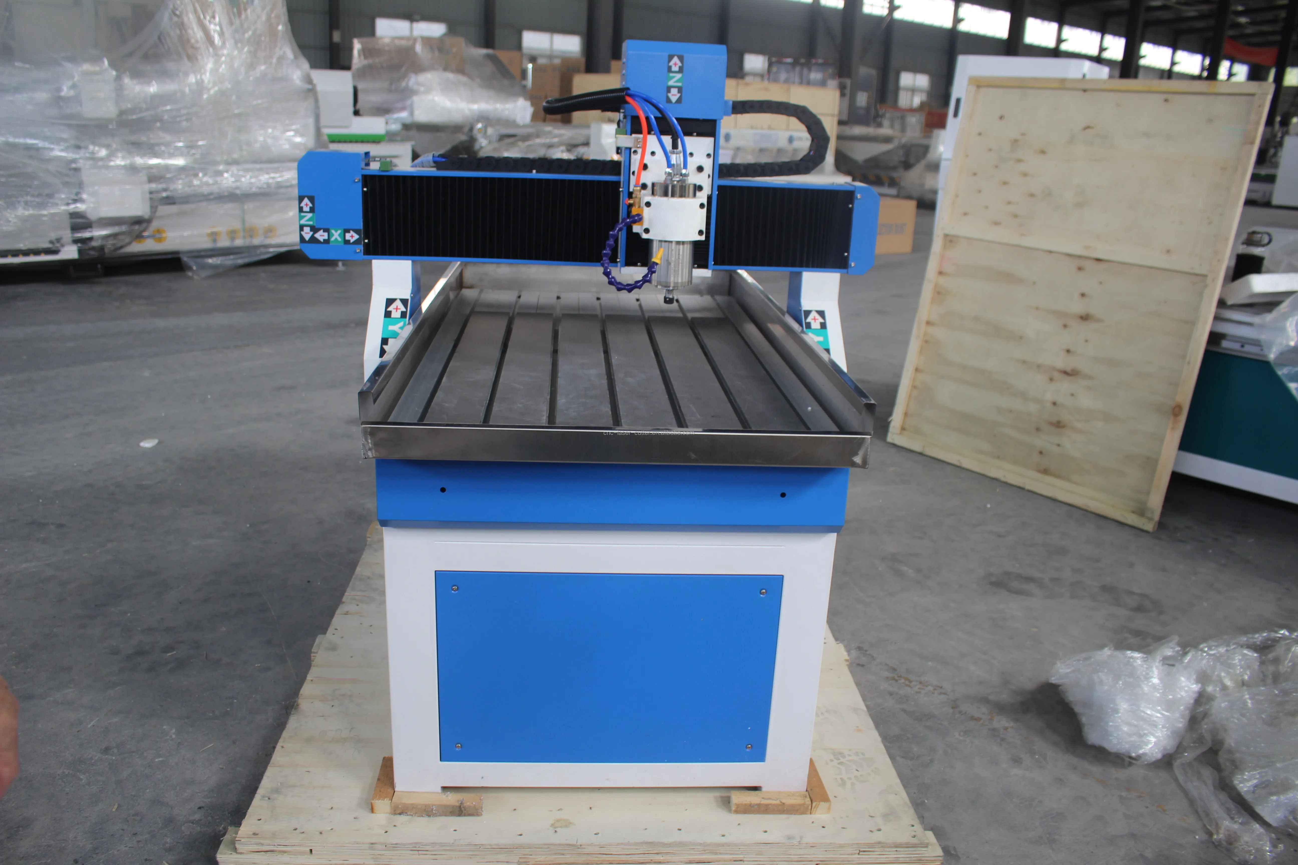 China manufacturer 3 axis mini 6090 desktop mini cnc router for furniture making