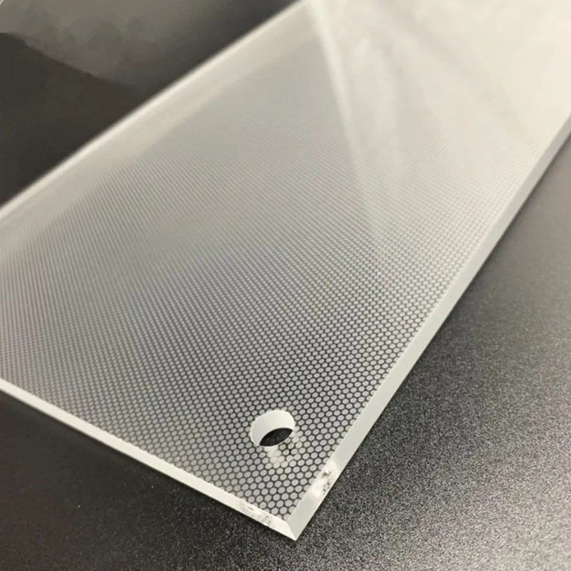 Светодиодный акриловый пластиковый лист CHINAPLAS C09092 с лазерной точкой на поверхности