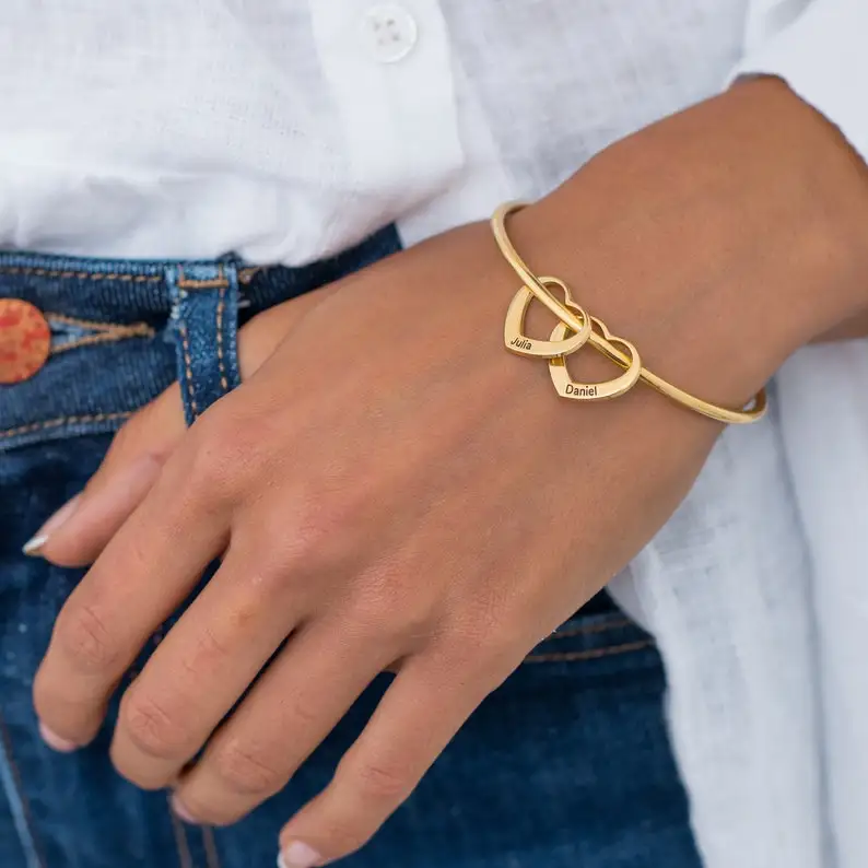 Fashion Stainless Steel Jewelry Sets Customized Personalized Bangle Bracelet Bts Jewelry 18k Gold Engraved Hearts Charm Bangle