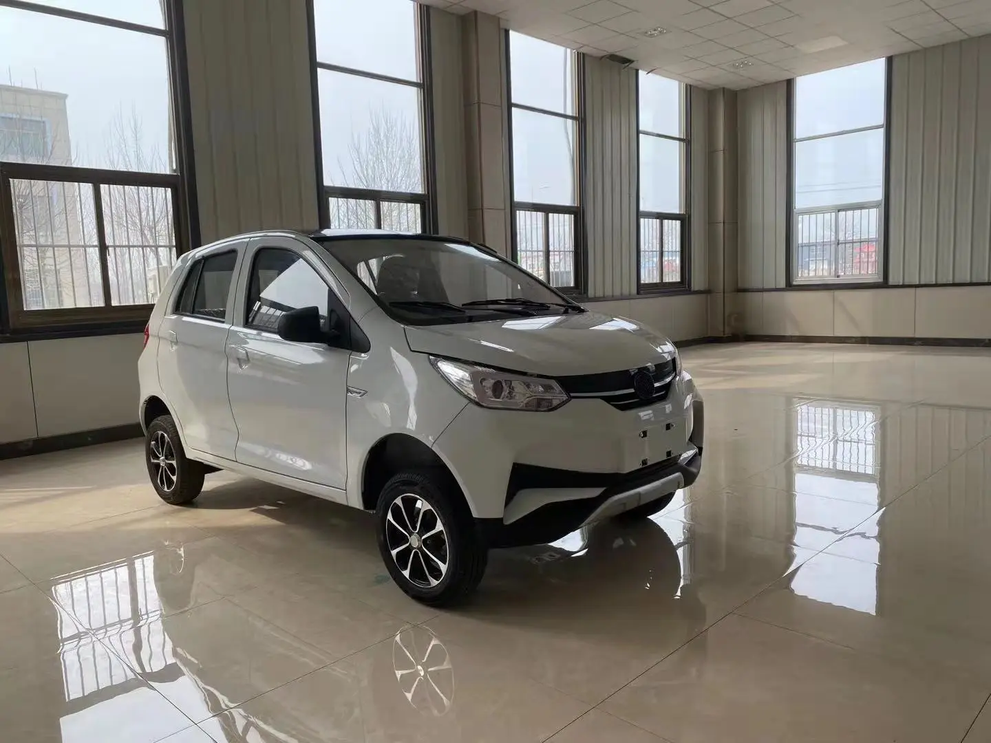 New Right steering electric car cheap adult hybrid solar 300 km endurance top speed 70 km/h made in China
