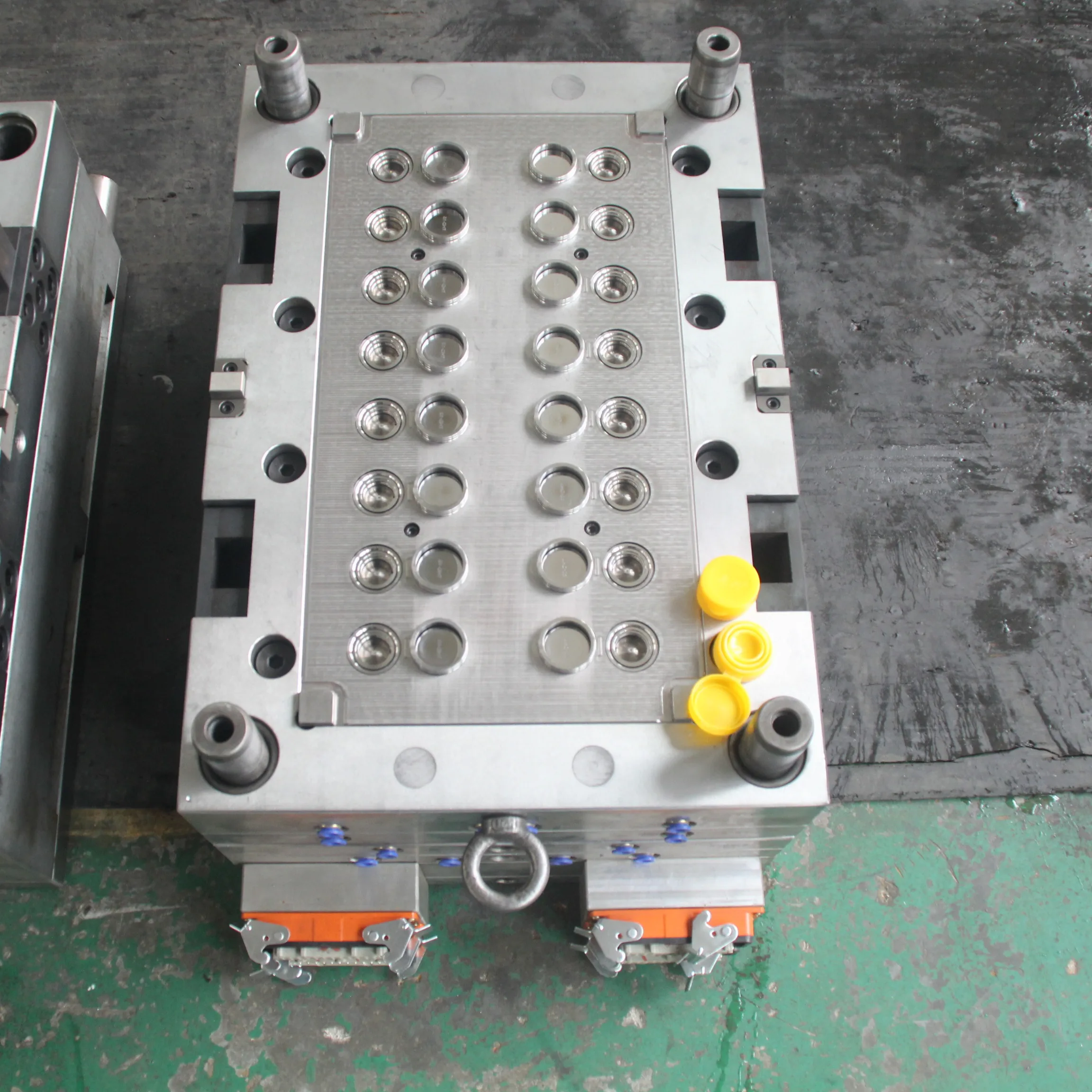 plastic injection edible oil cap mold  flip top cap mold custom molded plastic twist cap mould