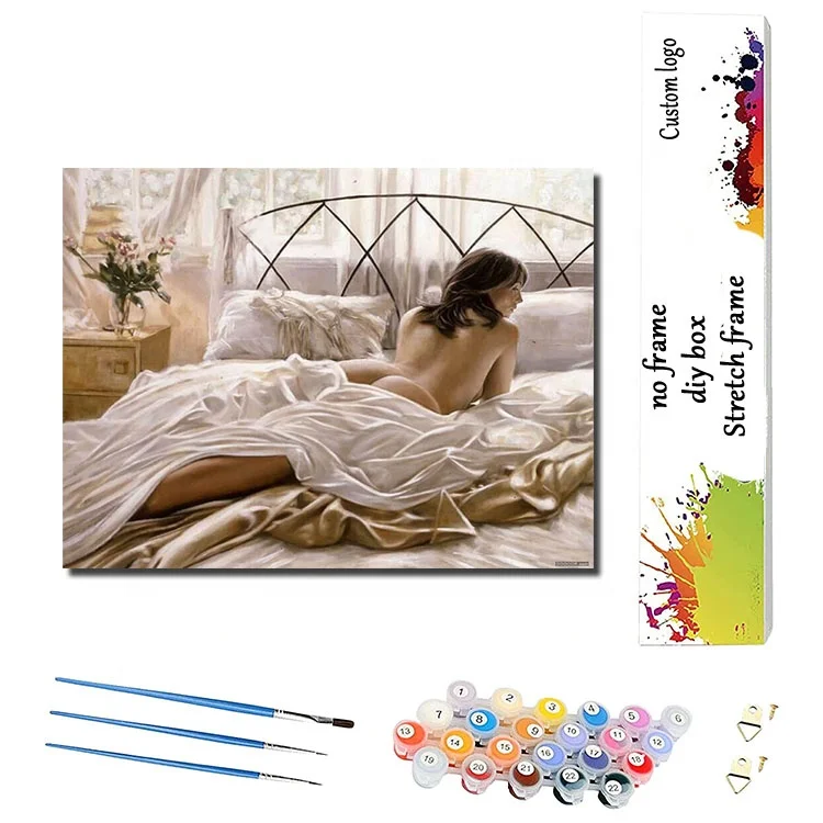 Красивая сексуальная девушка на кровати 40*50 см