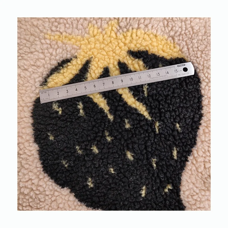 100% polyester strawberry yarn dyed sherpa fleece fabric for garment or bag