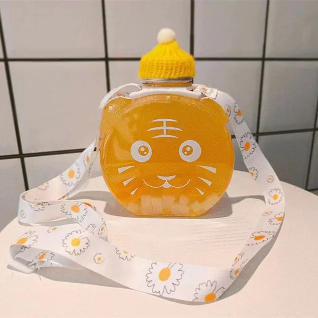 Wholesales 500ml Cartoon cat tiger pattern PET portable flat round milk tea juice cold brew iced coffee bottle