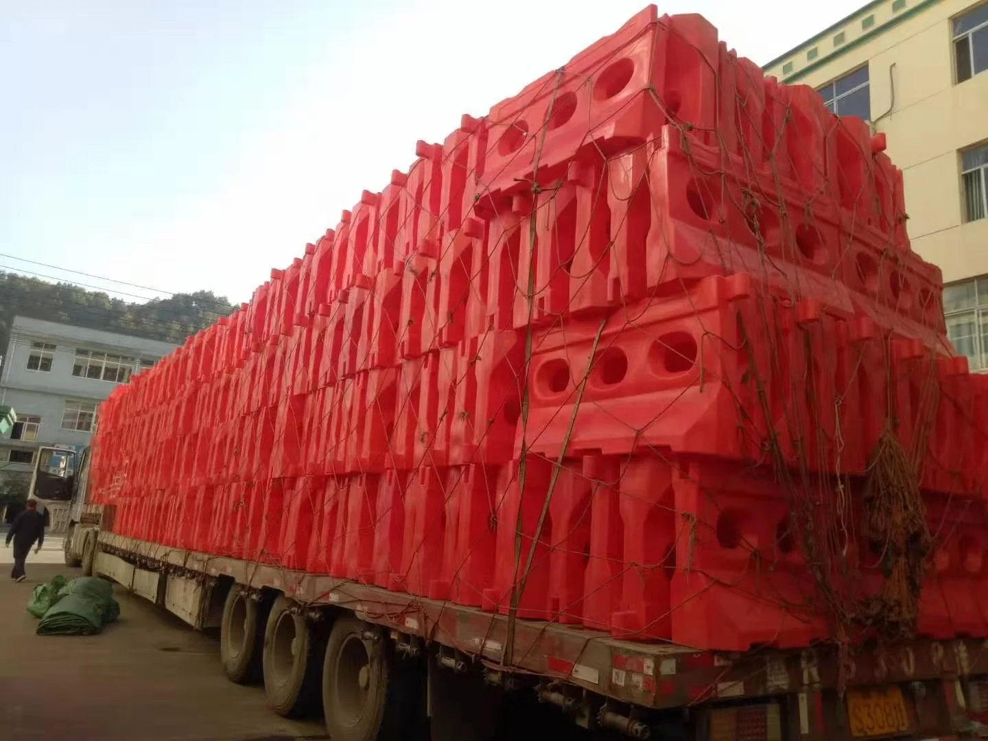 Factory Sale Low Price Red Water Plastic Barrier Traffic Facilities Road Barrier