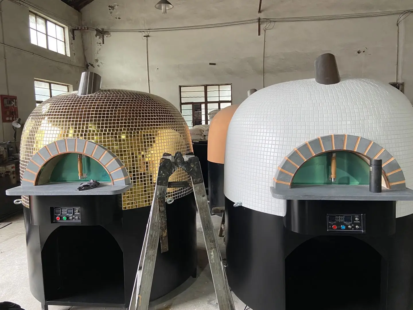
90 Seconds Bakery commercial Lava Stock rotating pizza oven Wood and Gas Italy 