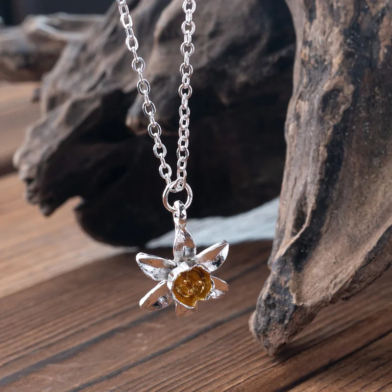 Factory price elegance Daffodil two-color collarbone chain women necklace