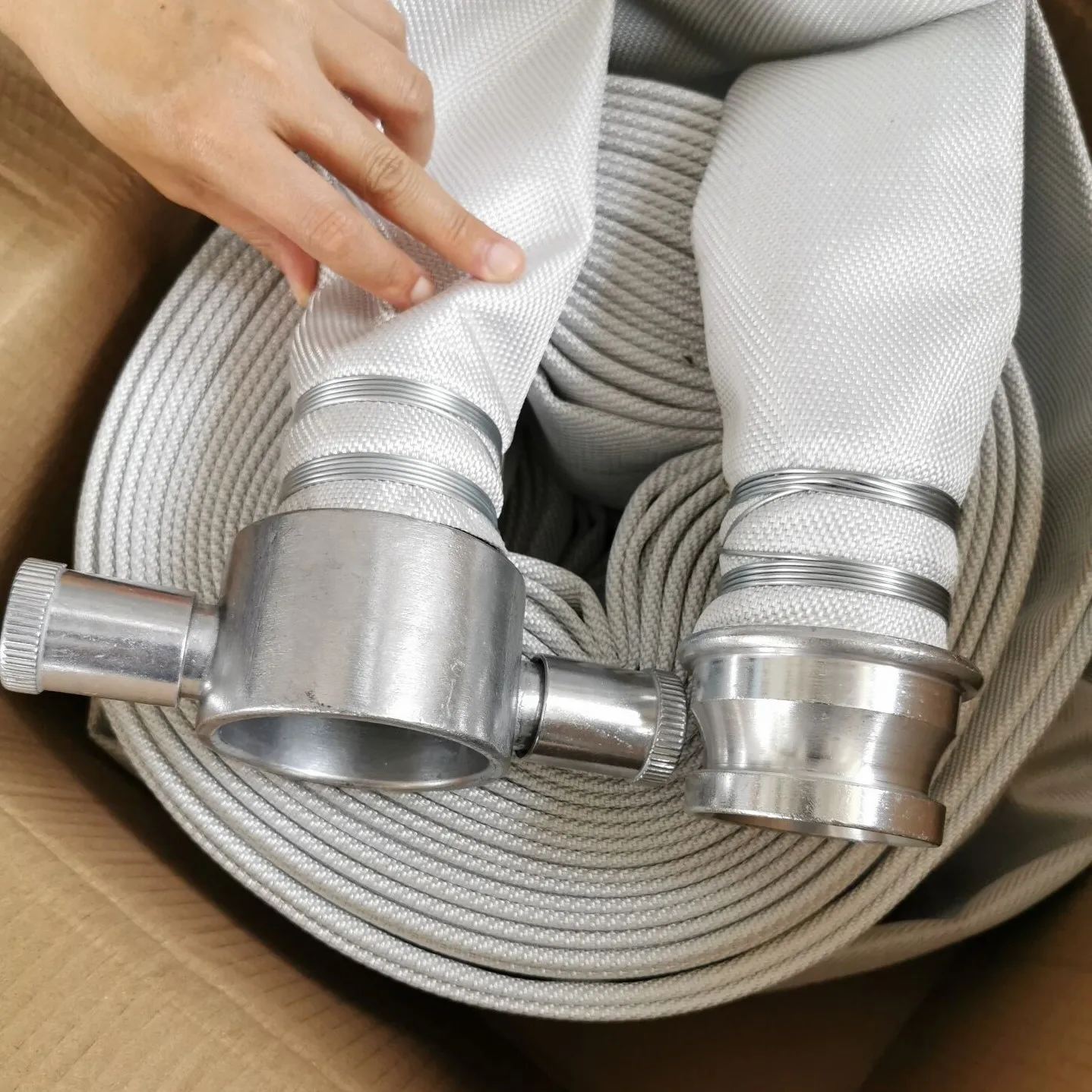 High quality Single Jacket white, red Fire hose, fire fighting, marine discharge hose, with aluminum coupling in Africa