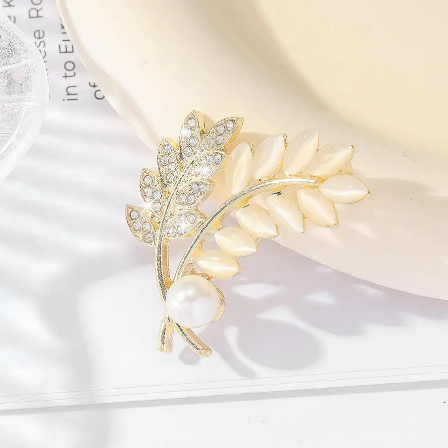 Wholesale Fashion Luxury Wheat Brooch Pearl Rhinestone Alloy Brooch Pin Suit  Accessories for Women