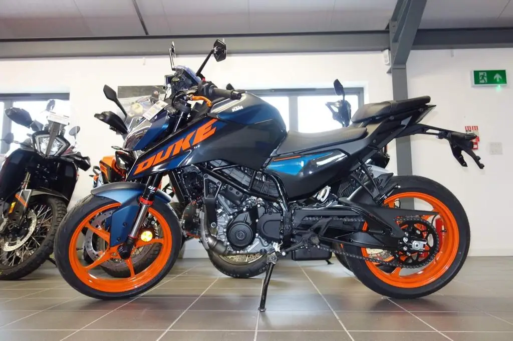 Быстрый велосипед 2024 KTM 125 DUKE (24 MY) 125cc электрические мотоциклы 125CC внедорожные