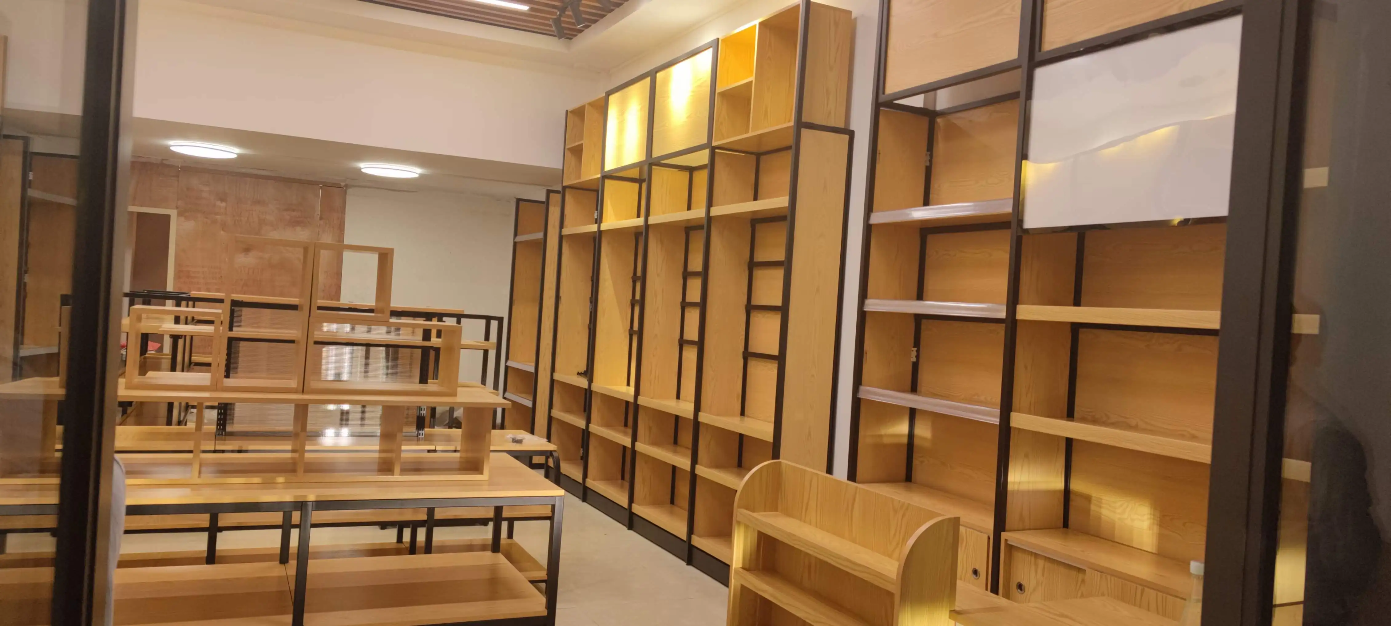 wholesale Miniso shelf grocery store furniture  beauty supply store fixtures