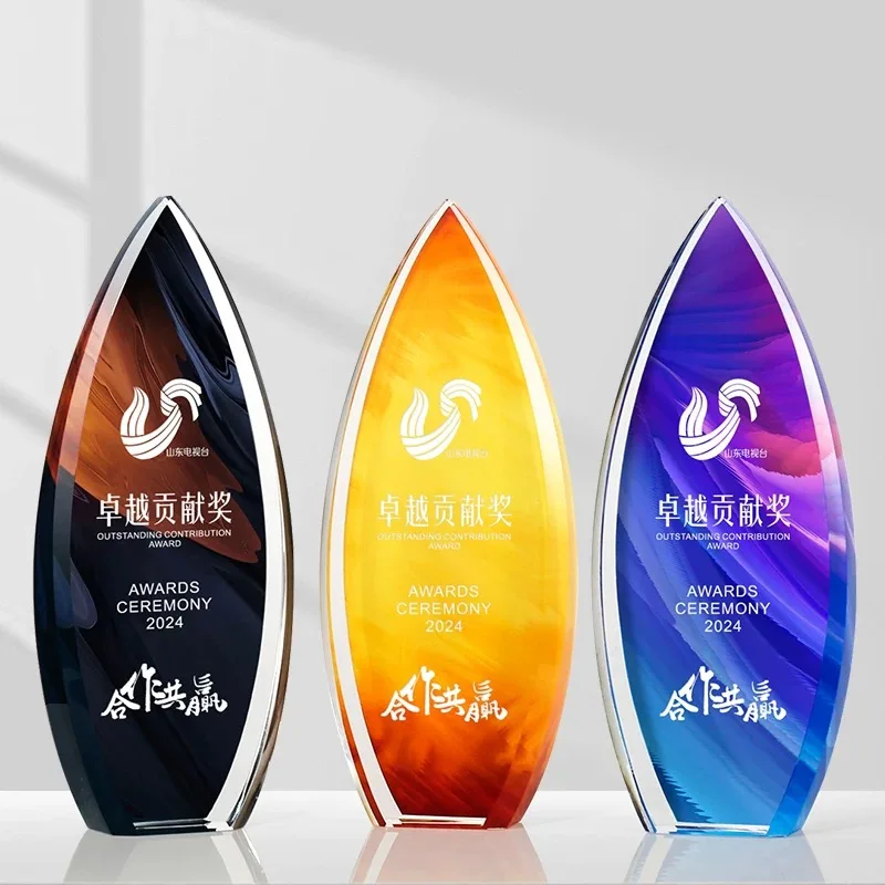 Цветной кристаллический трофей