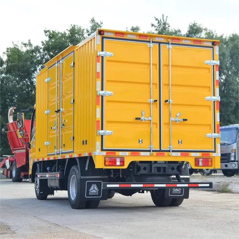 newsinotruck diesel Small howo 4X2 6wheel enclosed cargo trucks for sale