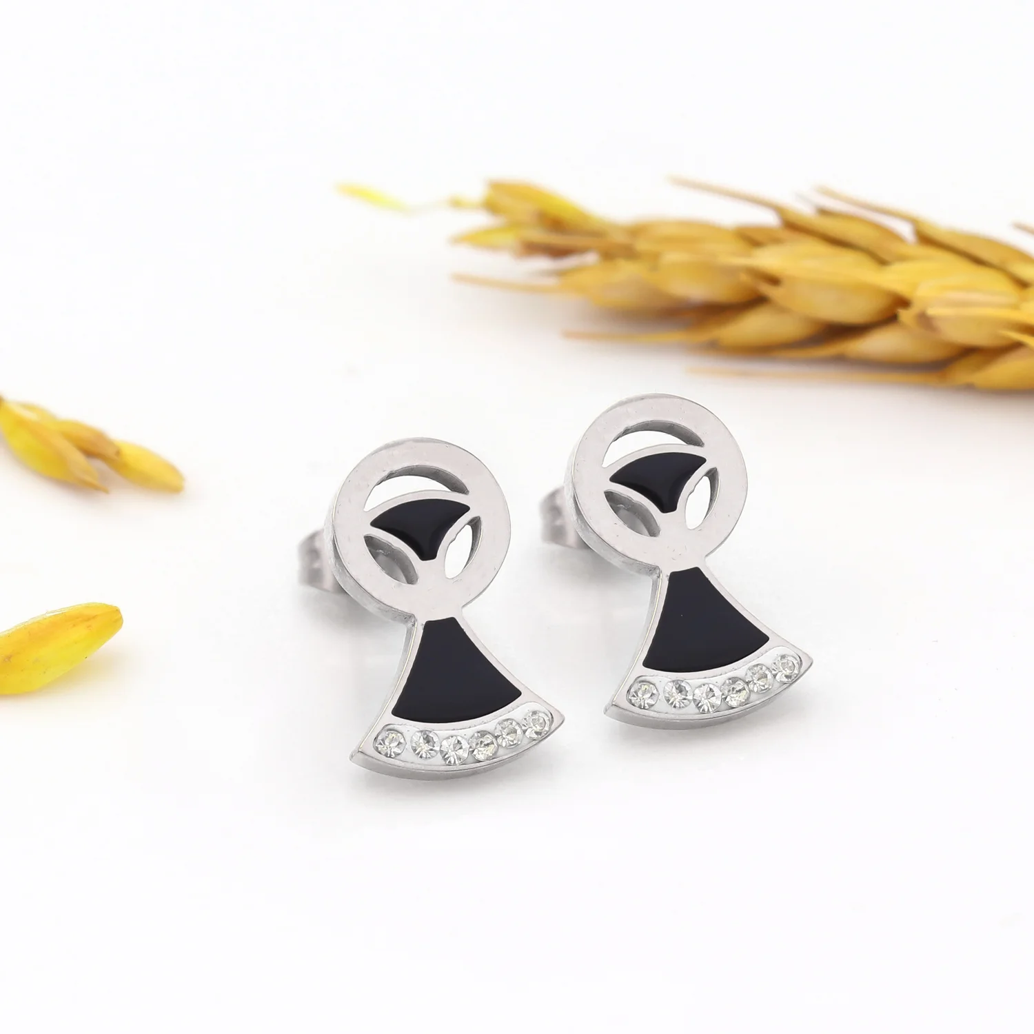 Luxury brand designer skirt shaped earrings with a light luxury earrings made of pure silver for women, needle earrings