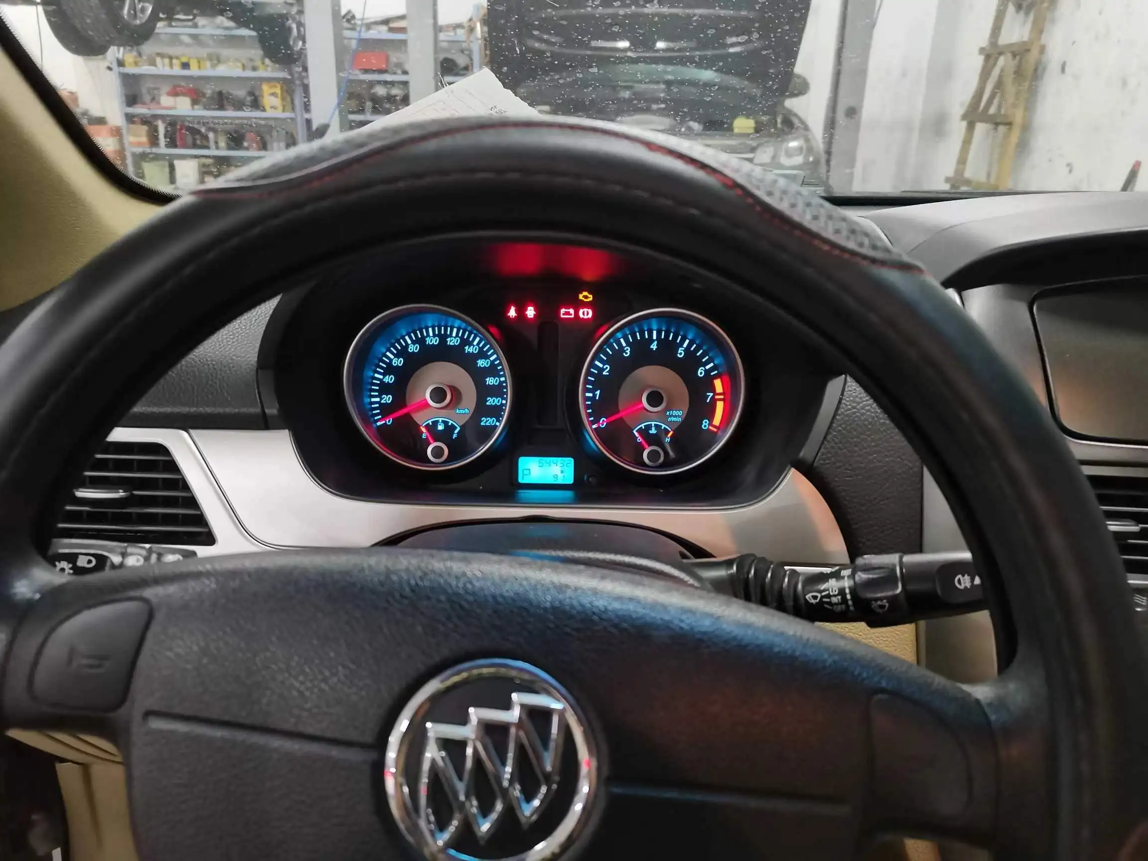 Buick Excelle 2013 модель 1.5L Подержанный автомобиль