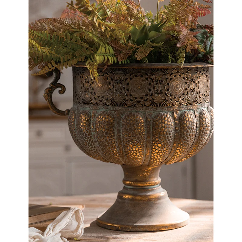Retro Decorative Garden and Home French Antique Roman Style Metal Distressed Vase Cast Iron Flower Pot