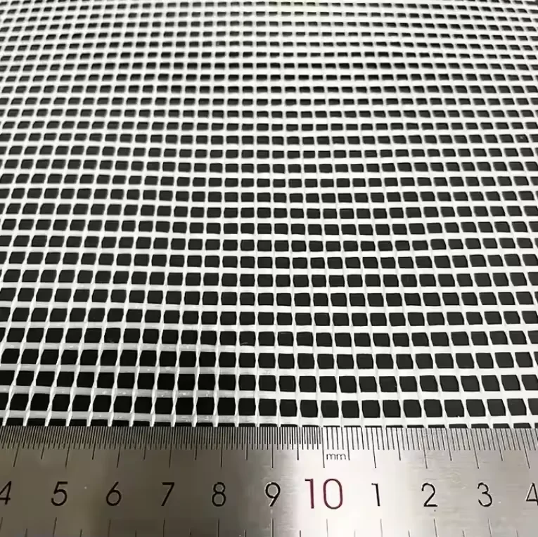 Alkali-resistant 145g 4*4/5*5mm fiberglass mesh tape high strength white fiberglass fabric mesh for building material