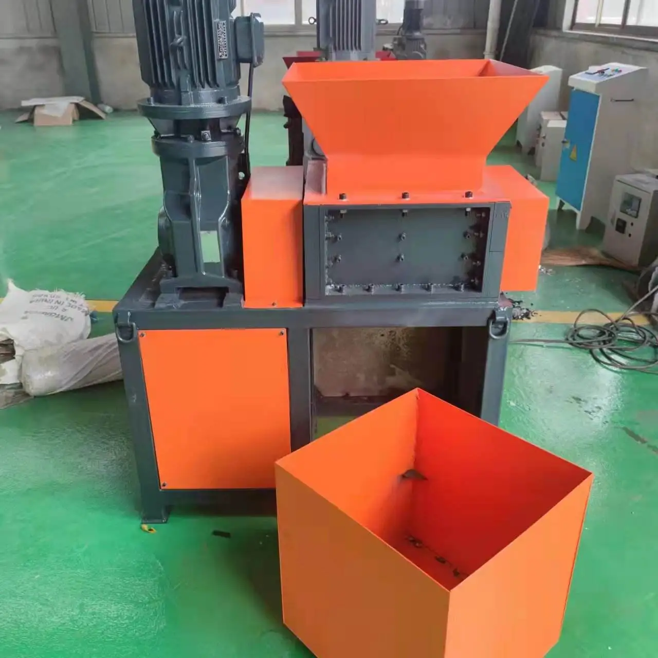 Multi-functional bicycle large plastic toy car shredder Scrap leather cord two-axis shredder