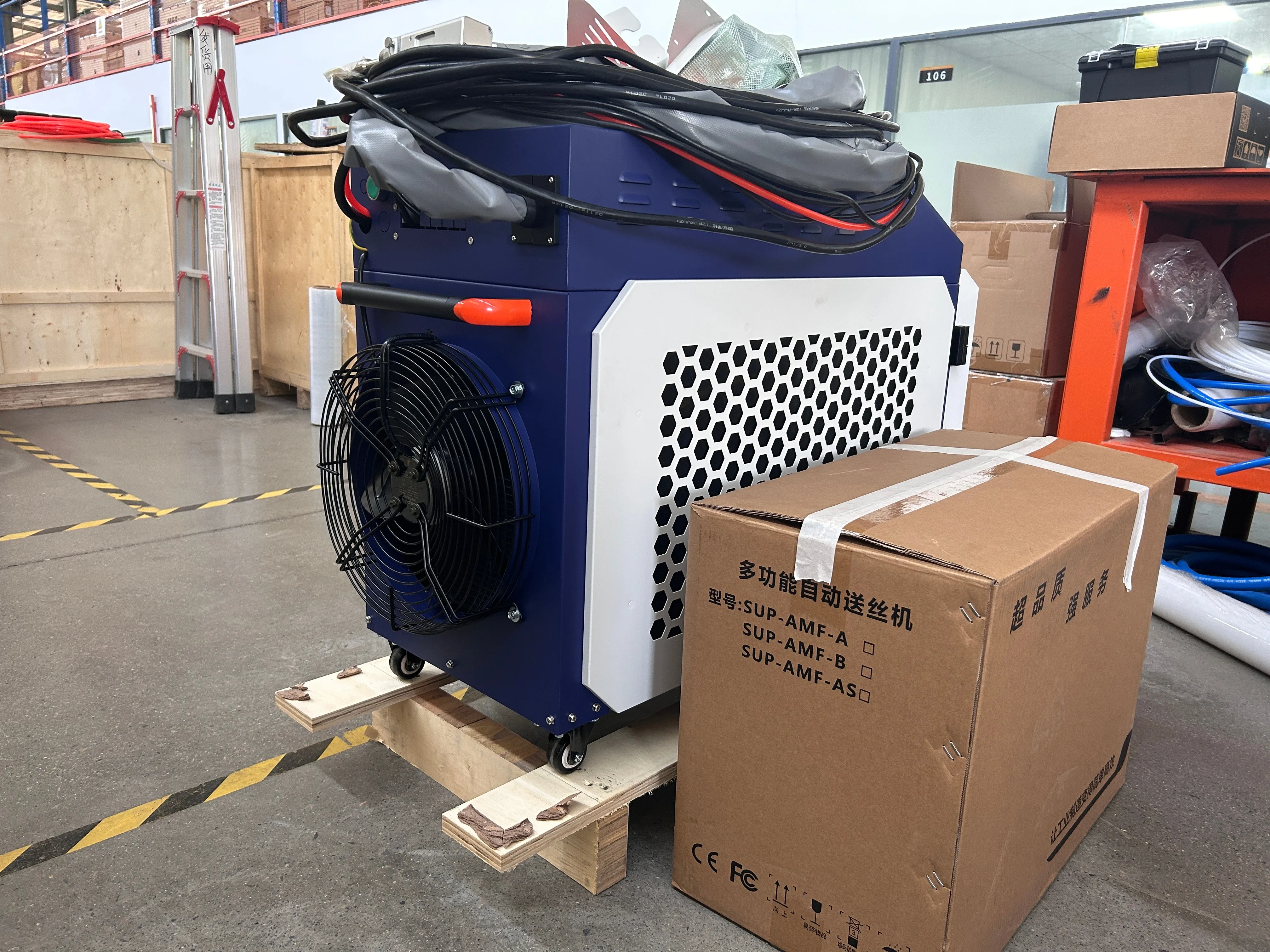 Portable Handheld Aluminum Laser Welding Machine 4 in 1 3000W 2000W 1500W  For Stainless Steel