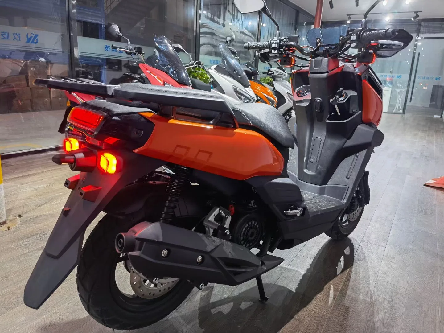 2 Seats New Designed Tank Shape 80cc 125cc 150cc Sports Motorbike Fast Motorbike Engine Model