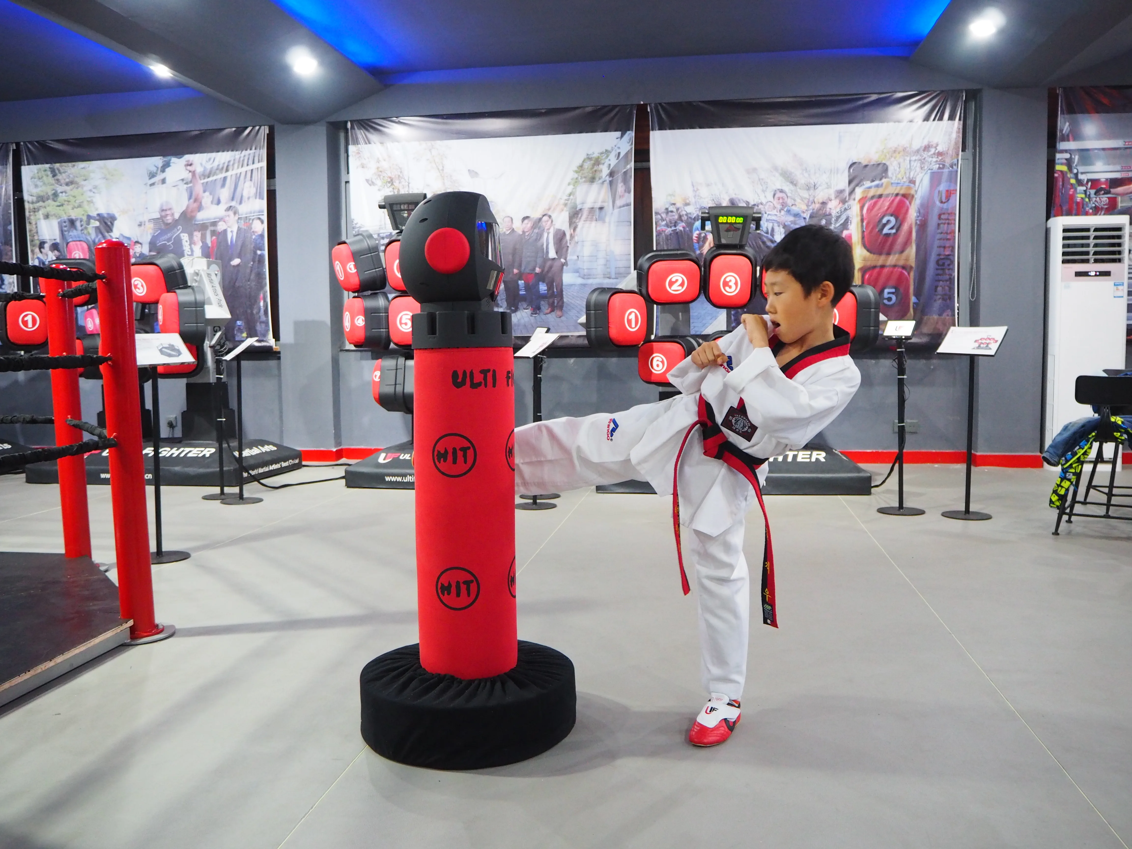 Intellectual Freestanding Kids Punching Bag Children Fitness Kick Boxing  Equipment With Speed Power Score  Showing On Screen