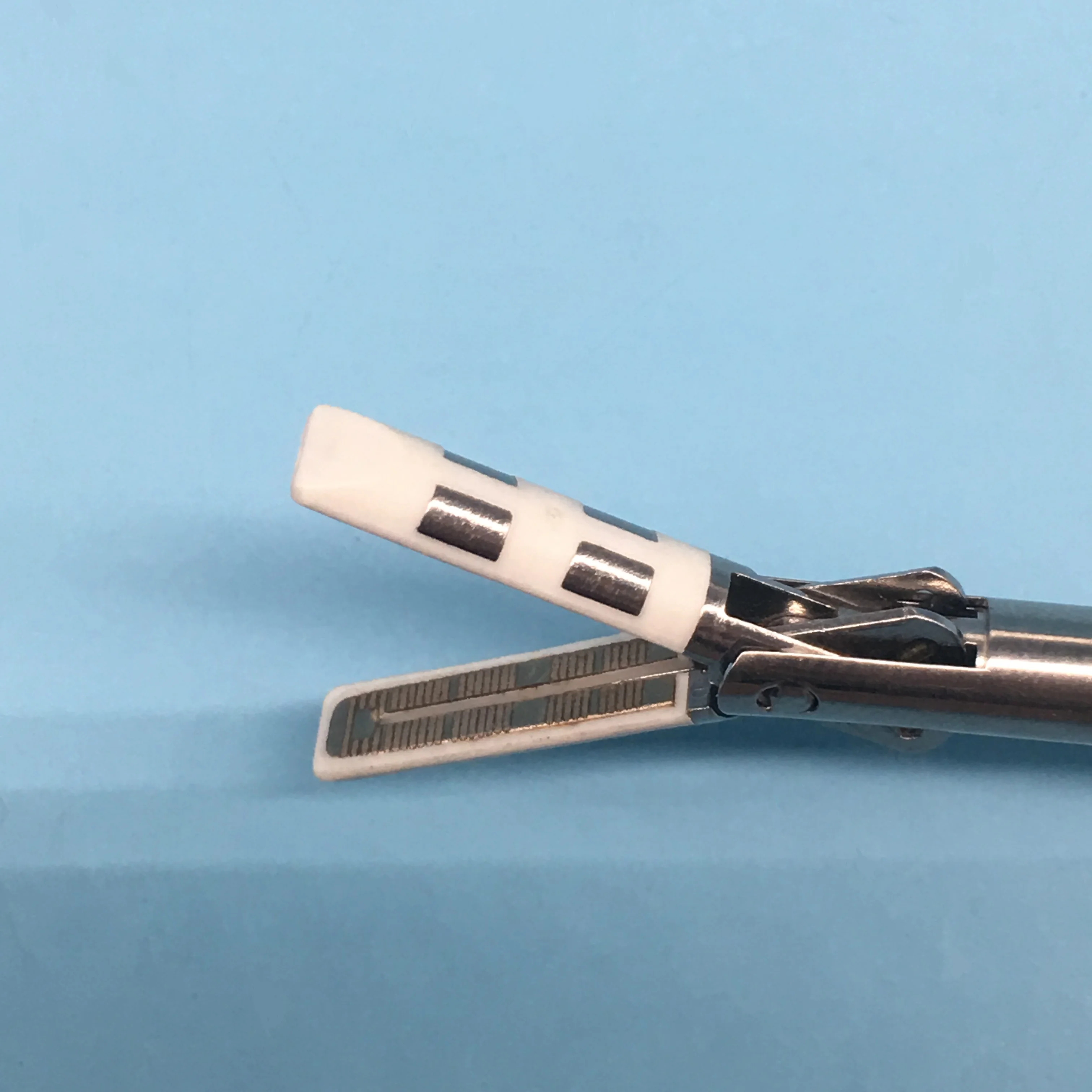 electrosurgical bipolar clamp ligasure vessel sealer