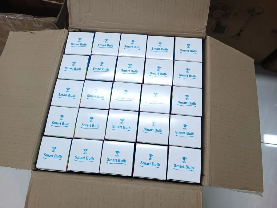 Smart Wireless RGB Multicolor Dimmable Wifi App Control E26 E27 Smart Led Bulb Compatible with Alexa Google Home