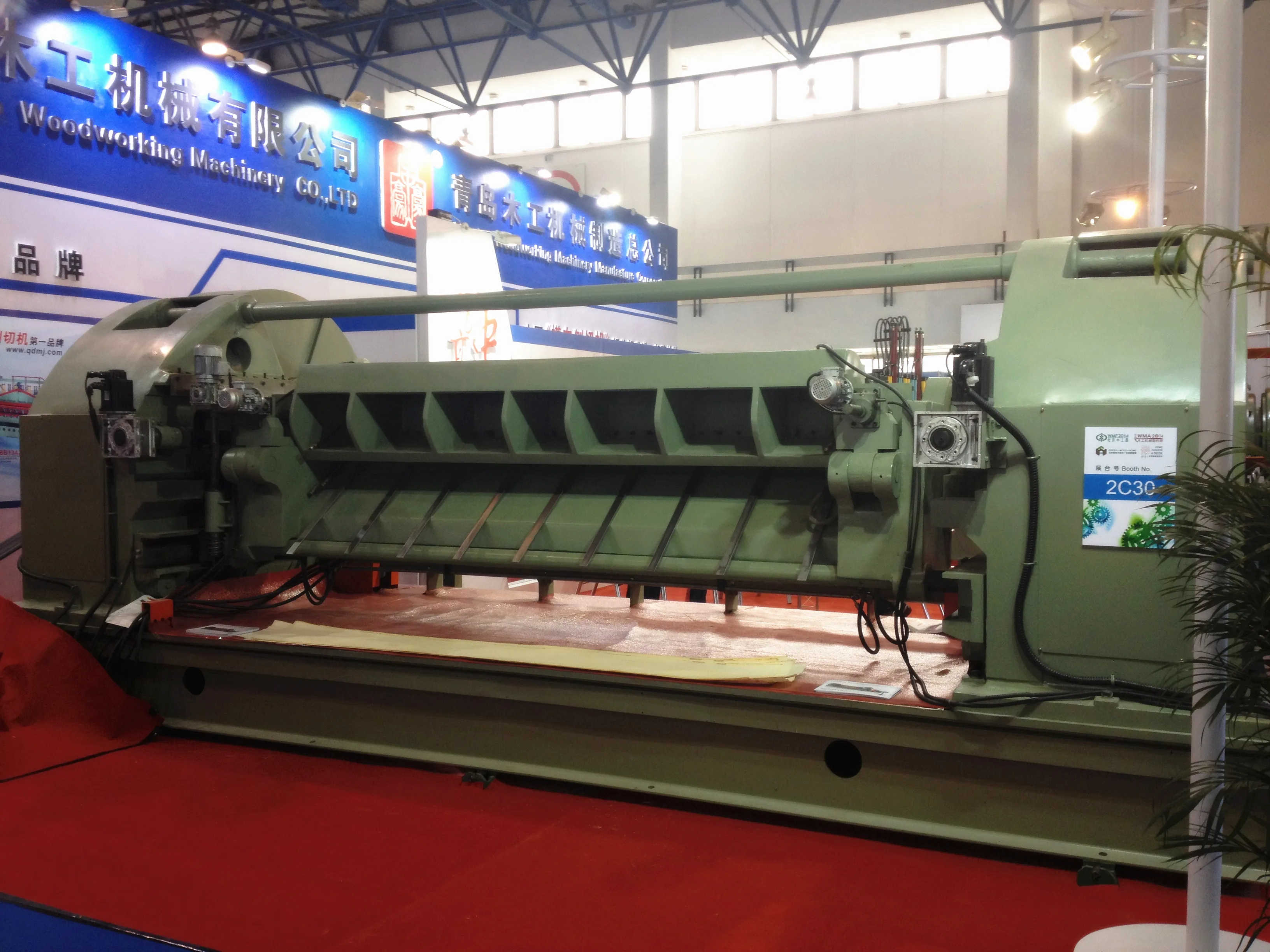 Heavy Machinery Peel Solid Wood Veneer Machinery Half Round Peeling Machine Slicer