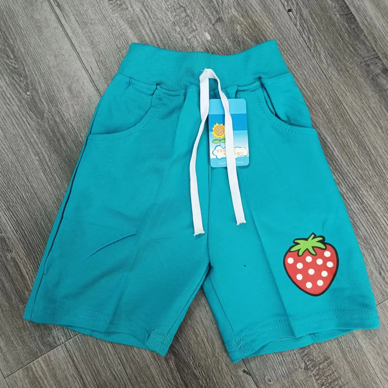 Casual girls 3 minutes casual outside wearing leather band lace-up shorts