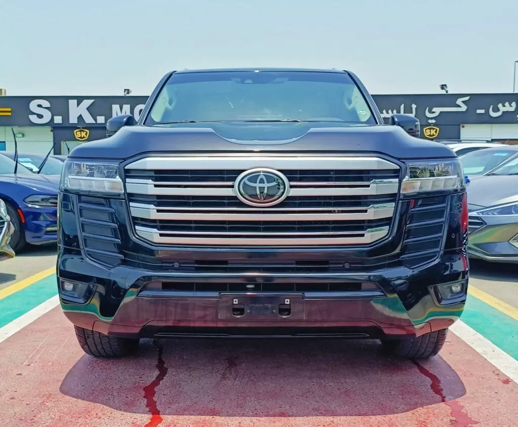 Мощность и характеристики подержанных автомобилей TOYOTA LAND CRUISER LC300 GXR 4.0L V6 2023 темно-синего цвета в хорошем состоянии готовы к работе