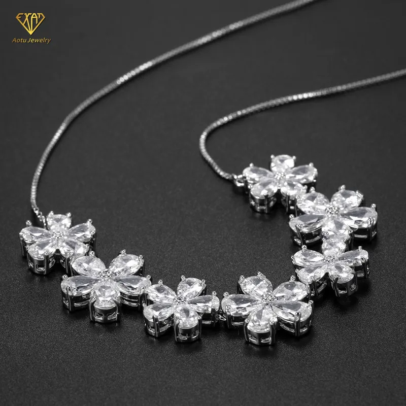 Beautiful necklace 18K gold Gemstone Flower flower cubic zirconia charm box chain necklace for party