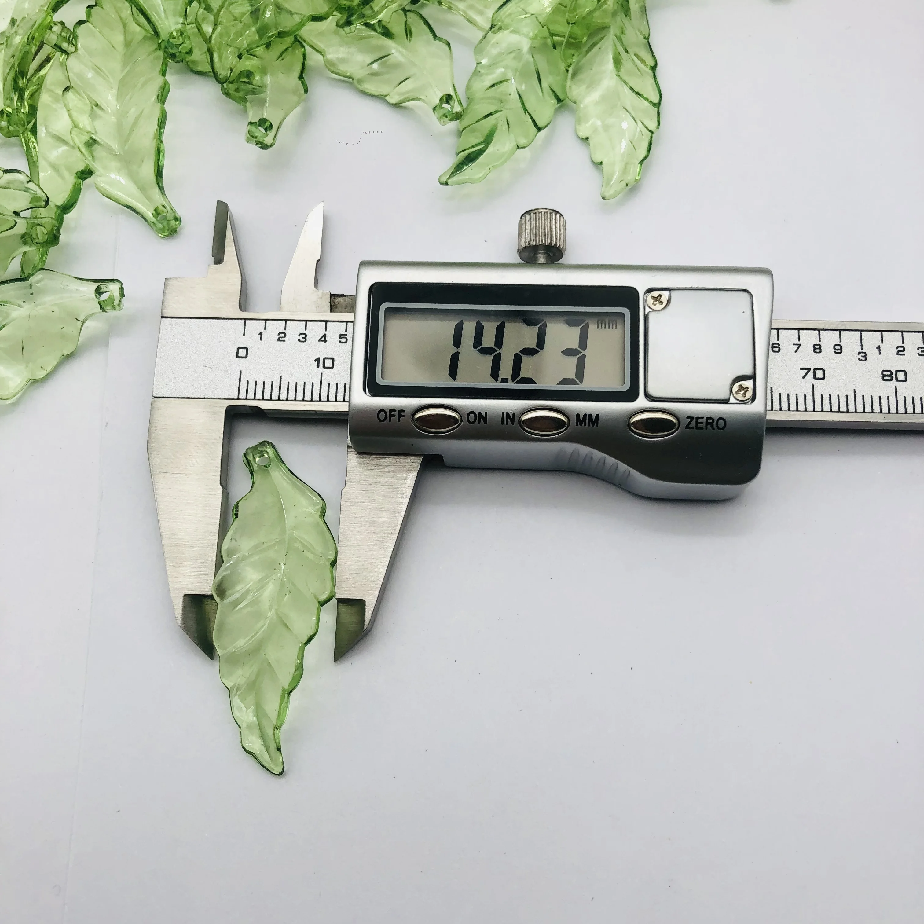 Wholesale DIY Accessories Acrylic Plastic Transparent Acrylic Leaf Beads