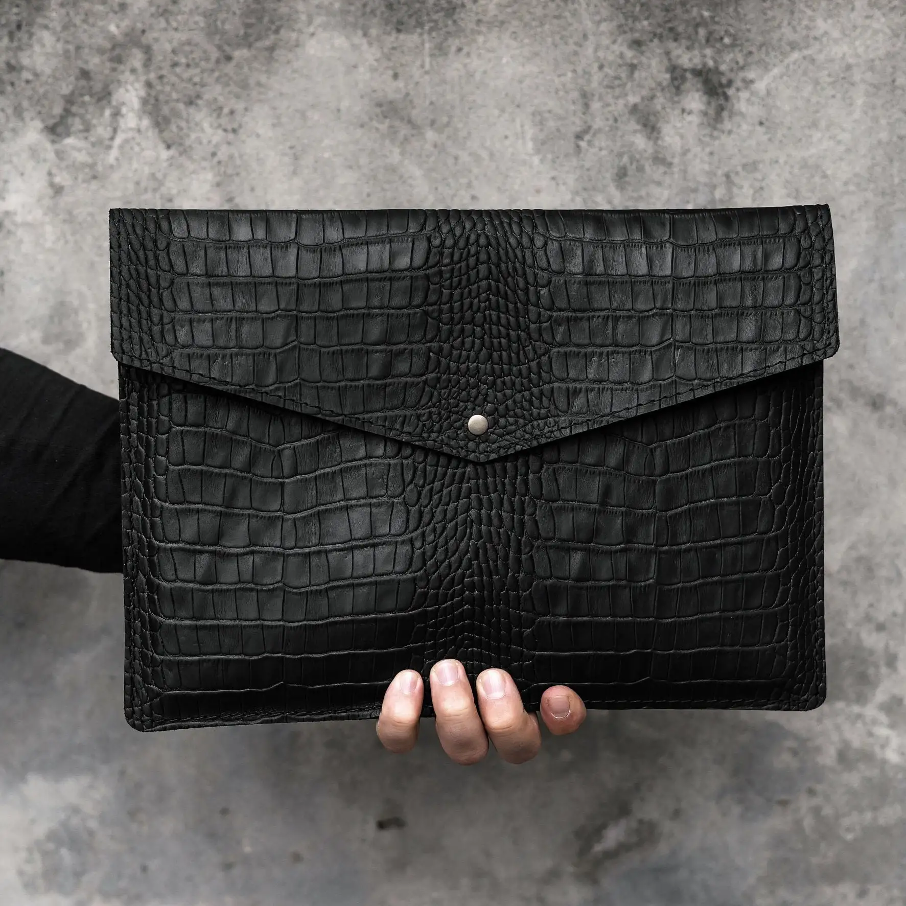 Crocodile-Embossed Leather Stamped Bags Crocodile Pattern on Cow Leather Genuine leather Laptop Cases for Mac