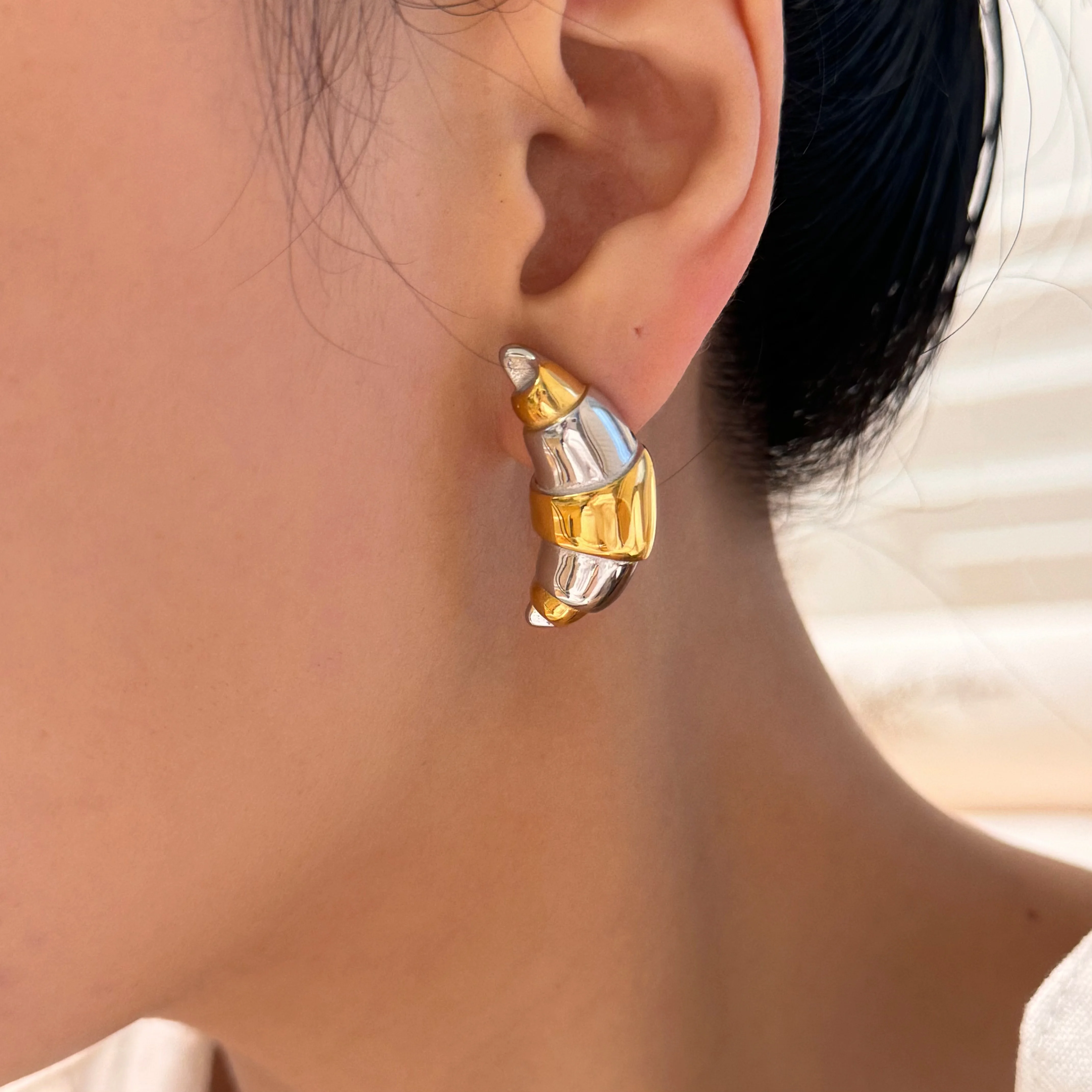 2024 Dazan New HOT 18k Gold Plated Hypoallergenic Stainless Steel Modern Cicada Pupa Moon Unique Mixed Earrings Sexy Jewelry