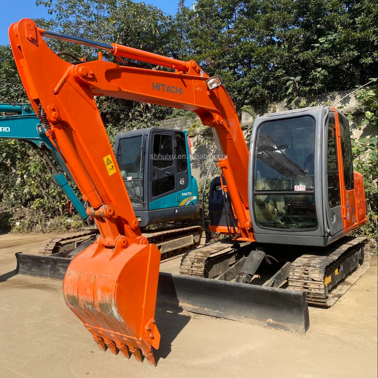 Buy used hitachi zx60 crawler excavator price 6 ton hydraulic zaxis 60 excavadora for sale zx60-5